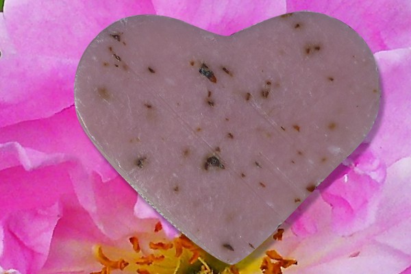 Savon petit coeur à la rose de Damas avec pétales
