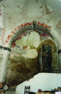 Choeur de l'église de Valsaintes avant restauration