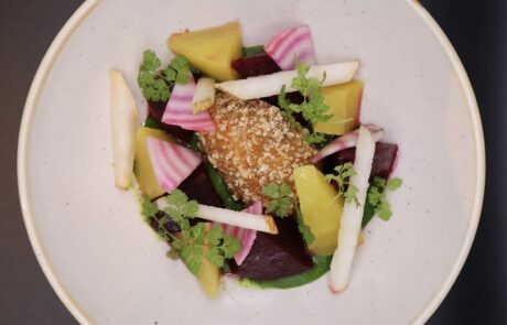 Betteraves confites, poire, cromesquis de gorgonzola et noix IMG_0414