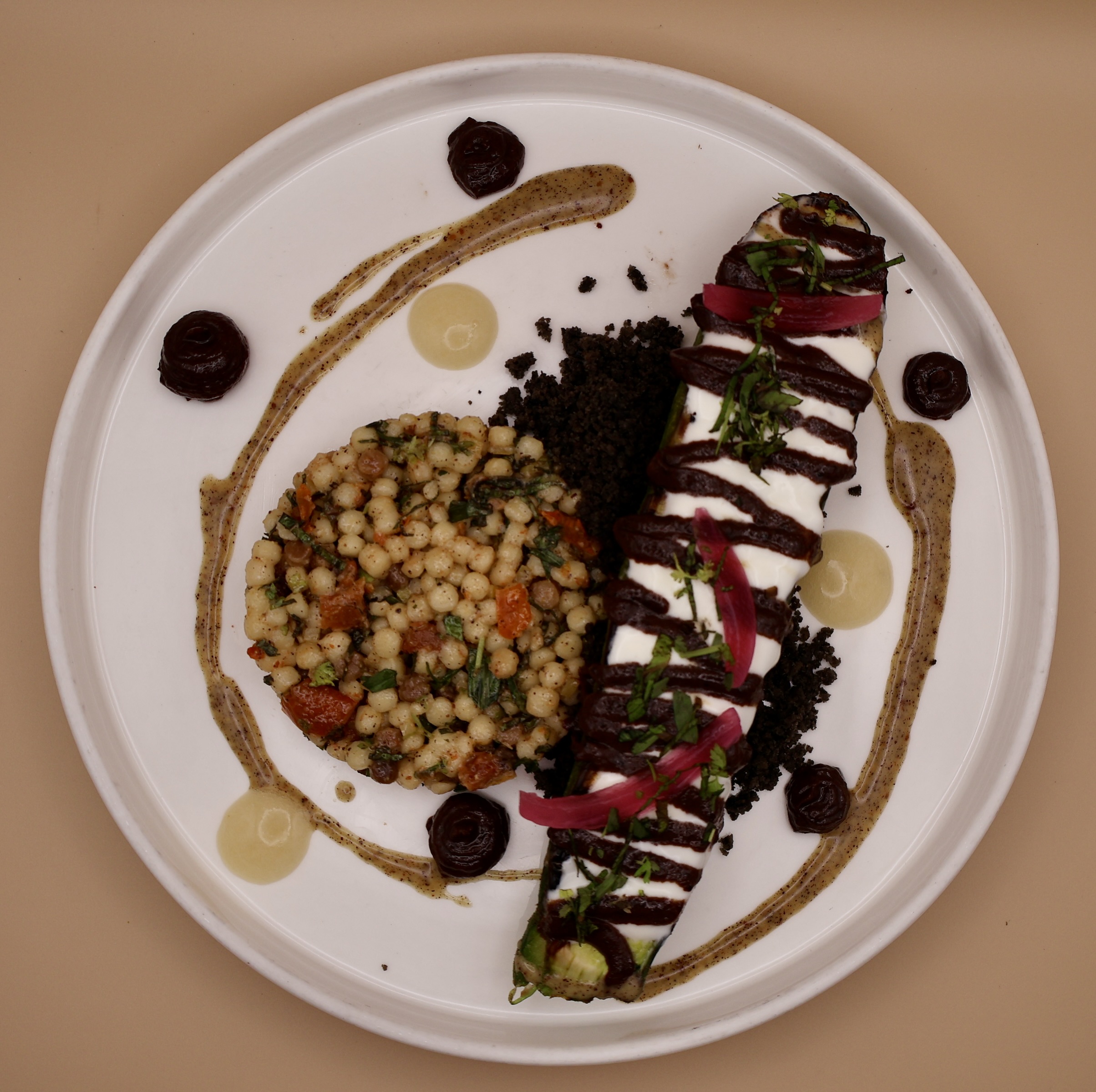 Courgettes grillées, vinaigrette sumac et fregola aux herbes 2